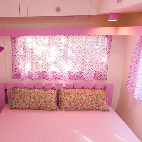 Wohnwagen 6 Personen - Rosa Mariposa, ohne Sanitäranlagen