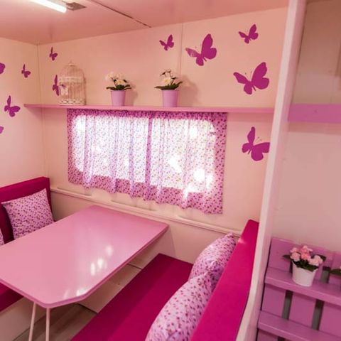 Wohnwagen 6 Personen - Rosa Mariposa, ohne Sanitäranlagen