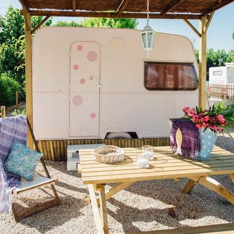 Wohnwagen 2 Personen - Rosa Hortensia, ohne Sanitäranlagen