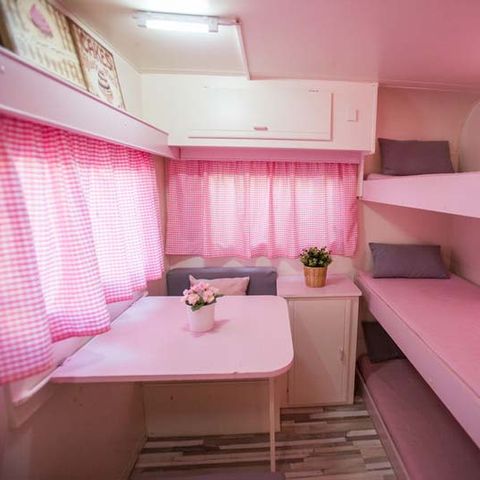 Wohnwagen 5 Personen - Rosa Colorete ohne Sanitäranlagen