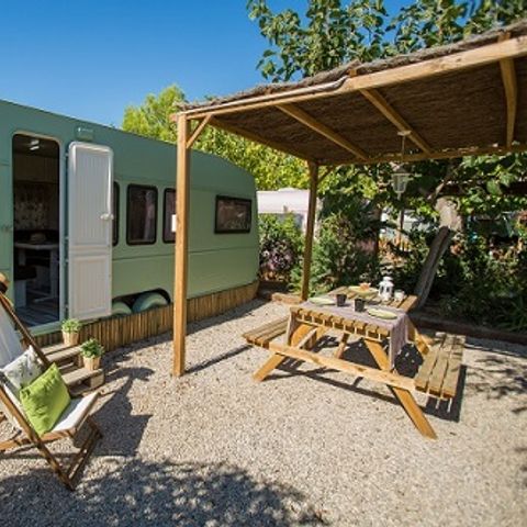 Wohnwagen 4 Personen - Verde Oliva ohne Sanitäranlagen