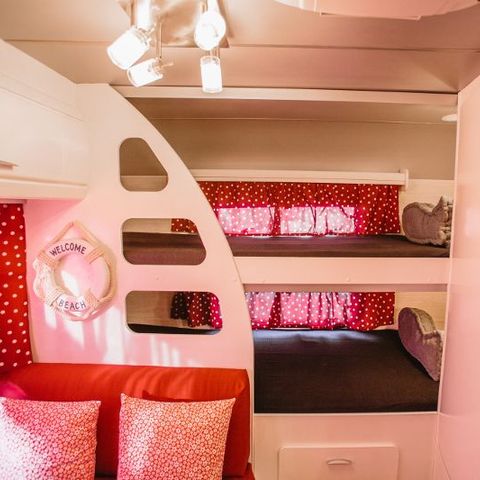 Wohnwagen 4 Personen - Granatapfel, ohne Sanitär