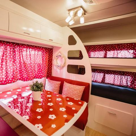 Wohnwagen 4 Personen - Granatapfel, ohne Sanitär