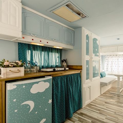 Wohnwagen 4 Personen - 32 SKY BLUE ohne Sanitäranlagen