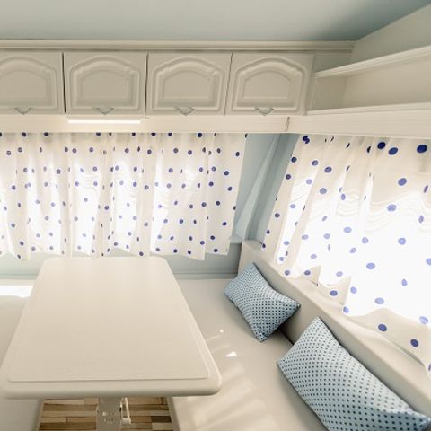 Wohnwagen 4 Personen - 32 SKY BLUE ohne Sanitäranlagen