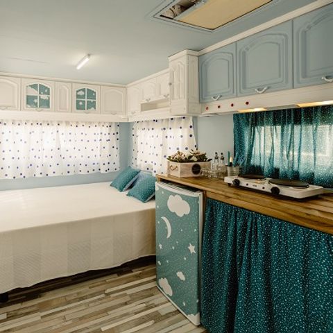 Wohnwagen 4 Personen - 32 SKY BLUE ohne Sanitäranlagen