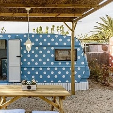 Wohnwagen 4 Personen - 32 SKY BLUE ohne Sanitäranlagen