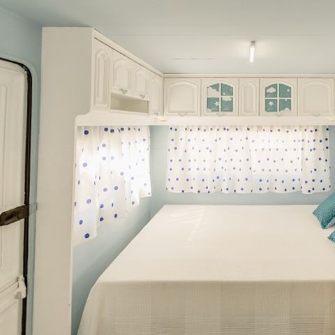 Wohnwagen 4 Personen - 32 SKY BLUE ohne Sanitäranlagen