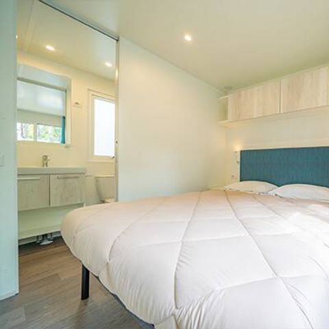 Mobilheim 4 Personen - Mobilheim | Ultimate | 2 Zi. | 4 Pers. | Erhöhte Terrasse | 2 Bäder | Klima.