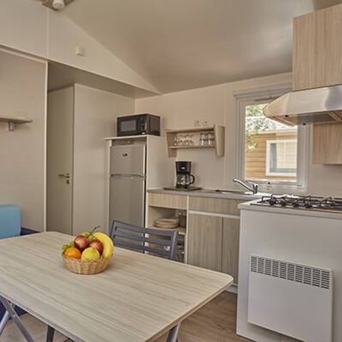 Mobilheim 4 Personen - Comfort | 2 Schlafz. | 4 Pers. | Einfache Terrasse | Klimaanlage
