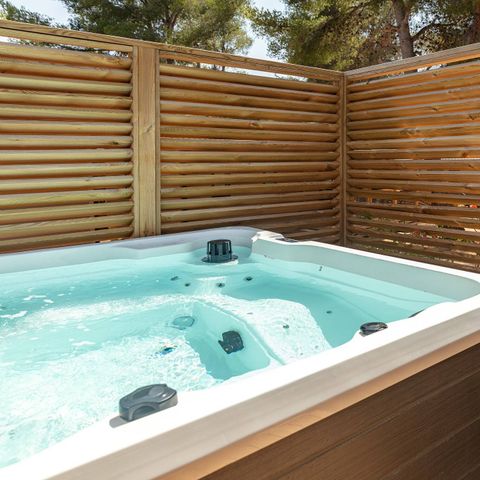 Mobilheim 6 Personen - Mobilheim | Ultimate | 3 Schlafz. | 6 Pers. | Erhöhte Terrasse | Jacuzzi | 2 Bäder | Klima.