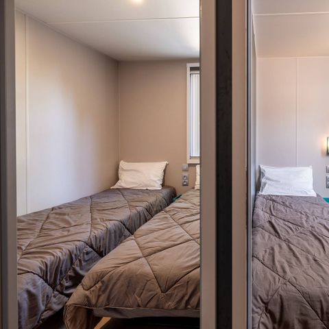 Mobilheim 6 Personen - Mobilheim | Ultimate | 3 Schlafz. | 6 Pers. | Erhöhte Terrasse | Jacuzzi | 2 Bäder | Klima.