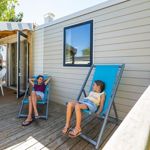 Mobilheim 8 Personen - Mobilheim Sand 40m² (4 Zimmer) + TV + Überdachte Terrasse (+ 8 Jahre) 8 Pers.