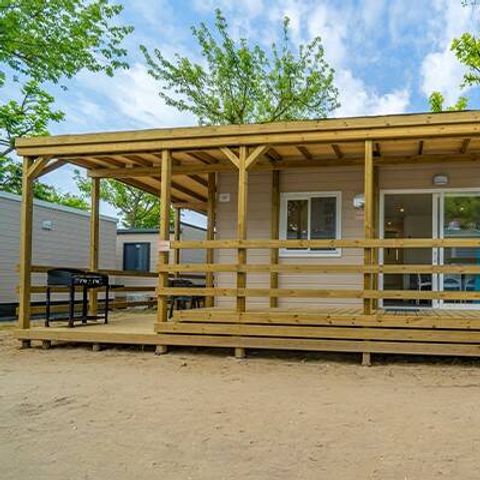 Bungalow 4 Personen - Mobilheim | Premium | 2 Zi. | 4 Pers. | Hochterrasse | 2 Bäder | Klimaanlage | TV