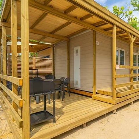 Bungalow 4 Personen - Mobilheim | Premium | 2 Zi. | 4 Pers. | Hochterrasse | 2 Bäder | Klimaanlage | TV