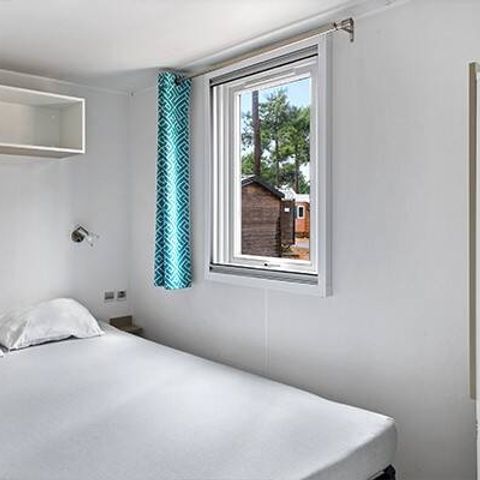 Bungalow 4 Personen - Mobilheim | Comfort | 2 Zi. | 4 Pers. | Erhöhte Terrasse | Klimaanlage | TV