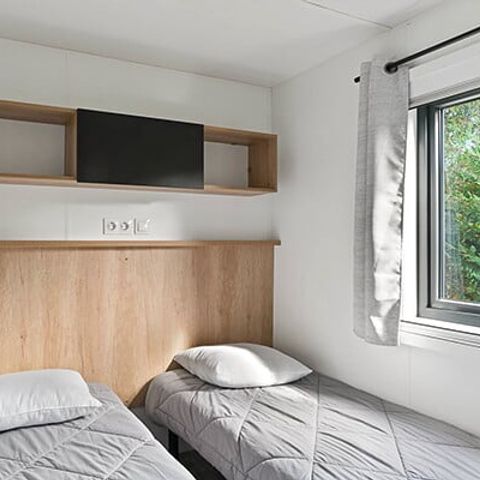 Mobilheim 4 Personen - Mobilheim | Premium | 2 Zi. | 4 Pers. | Hochterrasse | 2 Bäder | Klimaanlage | TV