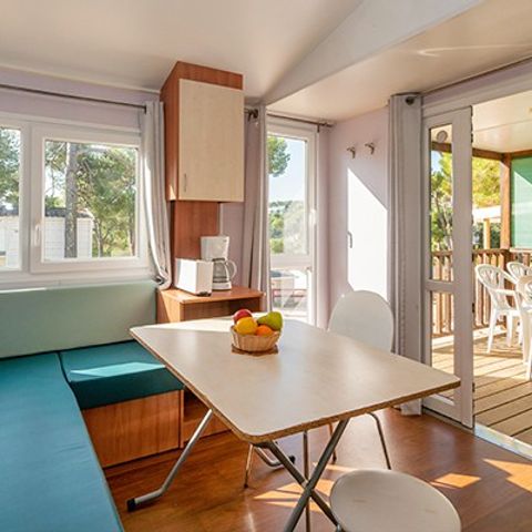 Mobilheim 4 Personen - Comfort | 2 Schlafz. | 4 Pers. | Einfache Terrasse | Klimaanlage