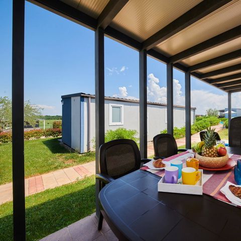 Mobilheim 6 Personen - Comfort | 3 Zi. | 6 Pers. | Erhöhte Terrasse | 2 Bäder | Klimaanlage | TV