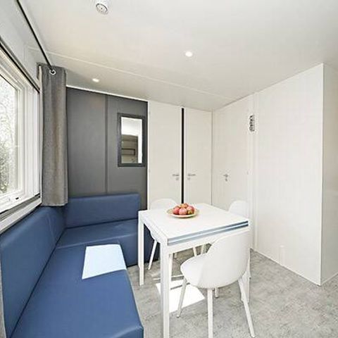 Mobilheim 6 Personen - Premium | 3 Zi. | 6 Pers. | Erhöhte Terrasse | 2 Bäder | Klimaanlage