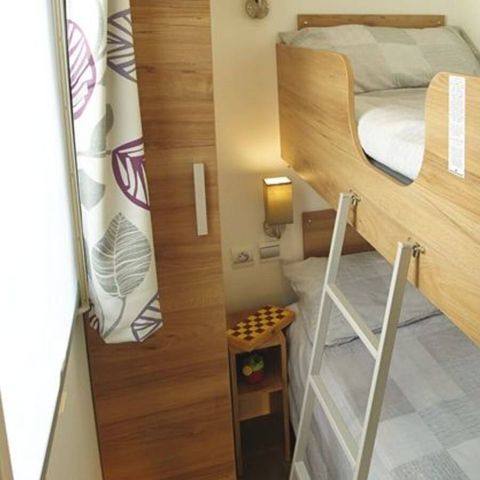 Mobilheim 8 personen - Premium | 3 Zimmer | Kapazität 6-8 Personen | Halbüberdachte Terrasse | 1 Badezimmer | Klimaanlage