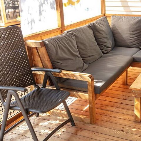 Mobilheim 4 personen - Premium | 2 Zimmer | Kapazität 4 Personen | Lounge Terrasse | 1 Badezimmer | Klimaanlage