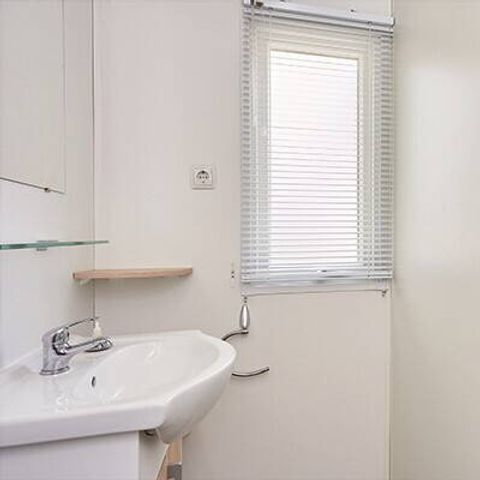 Mobilheim 4 Personen - Comfort | 2 Schlafz. | 4 Pers. | Einfache Terrasse | Klimaanlage