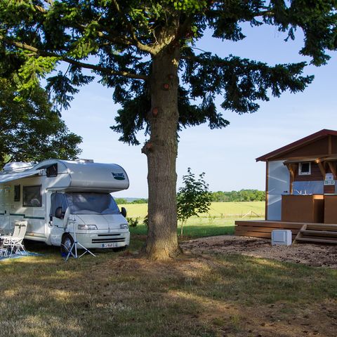 Stellplatz - Pauschale Stellplatz Grand Confort mit privaten Sanitäranlagen