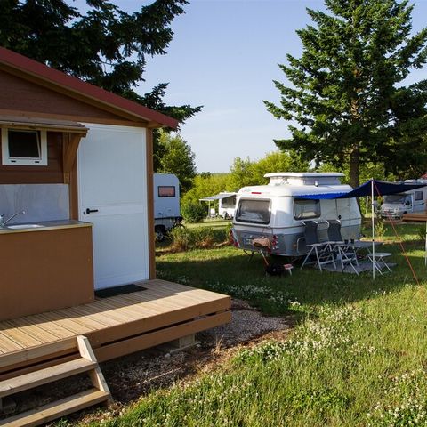 Stellplatz - Pauschale Stellplatz Grand Confort mit privaten Sanitäranlagen