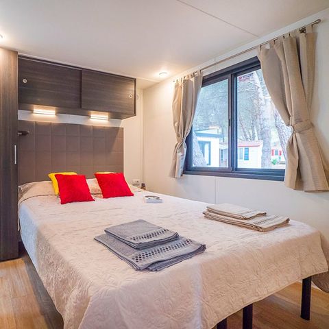 Mobilheim 6 Personen - Premium | 3 Zi. | 6 Pers. | Überdachte Terrasse | Klimaanlage | TV