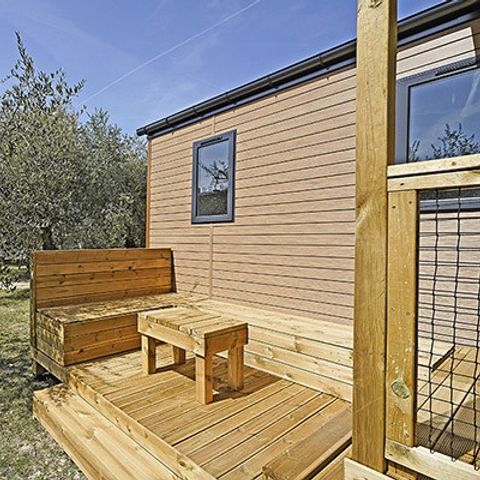 Mobilheim 6 Personen - Premium | 3 Zimmer | Kapazität 6 Personen | Halbüberdachte Terrasse | 2 Bäder | Klimaanlage
