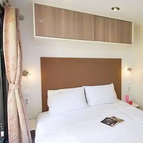 Mobilheim 6 Personen - Comfort | 2 Zimmer | Kapazität 4-6 Personen | Halbüberdachte Terrasse | 1 Bad | Klimaanlage