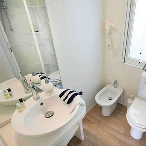 Mobilheim 4 personen - Comfort | 2 Schlafz. | 4 Pers. | Erhöhte Terrasse | Klimaanlage