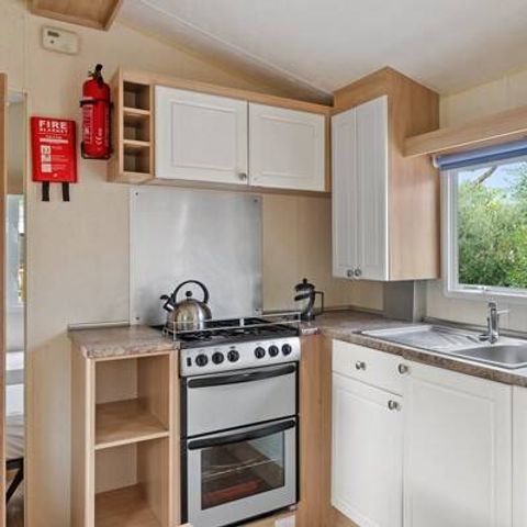 Mobilheim 6 personen - Classic | 2 Zi. | 4/6 Pers. | Nicht überdachte Hochterrasse | Klimaanlage