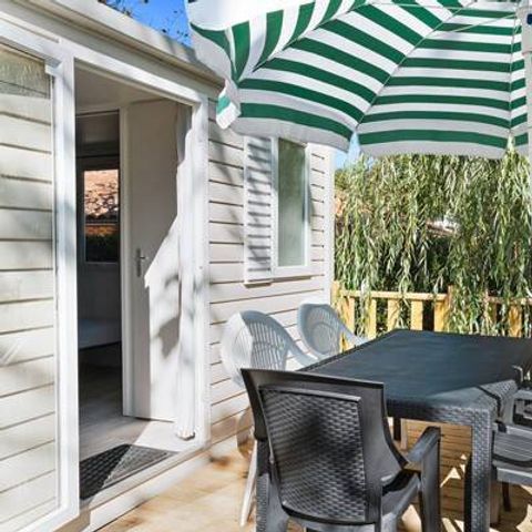 Mobilheim 4 personen - Comfort | 2 Zi. | 4 Pers. | Nicht überdachte Hochterrasse | Klimaanlage