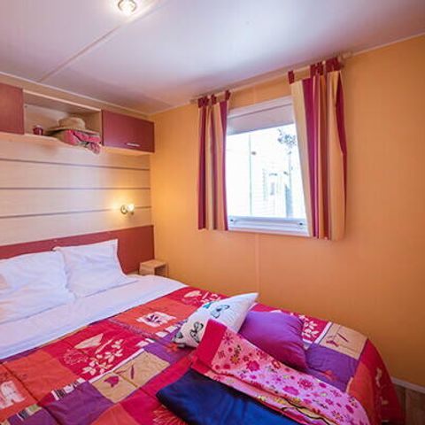 Mobilheim 6 personen - Classic | 2 Zi. | 4/6 Pers. | Nicht überdachte, erhöhte Terrasse | 2 Bäder | Klimaanlage