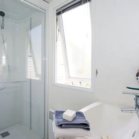 Mobilheim 5 Personen - Comfort XL | 3 Zi. | 5 Pers. | Erhöhte Terrasse | Klima.