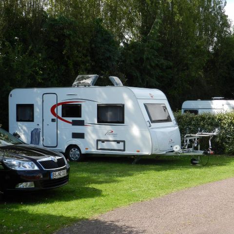 Stellplatz - Pauschale Stellplatz: Auto + Zelt/Wohnwagen oder Wohnmobil
