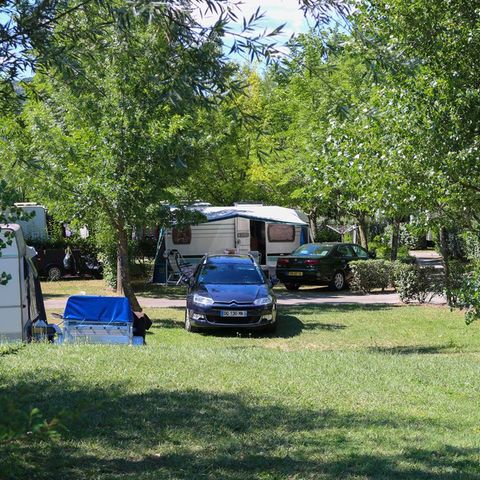 Stellplatz - CONFORT - Zelt - Wohnwagen - Wohnmobil
