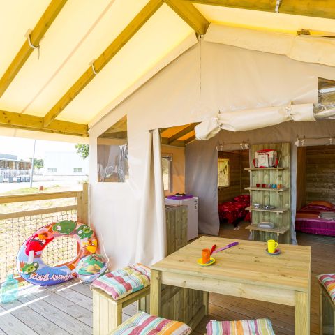 SafariZelt 5 Personen - C- Lodge Pilotis - 2 Zimmer 24m² mit überdachter Terrasse