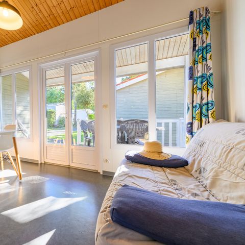 Chalet 4 personen - D/ KOMFORT-CHALET 2 Schlafzimmer – 35 m² – integrierte Terrasse – 4 Personen