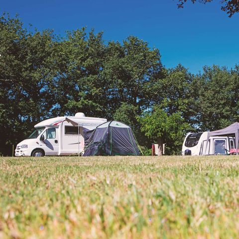 Stellplatz - Standard 160-250m² WOHNWAGEN ODER ZELT