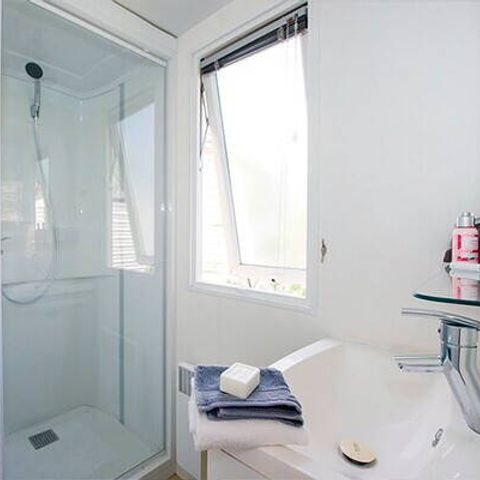 Mobilheim 4 personen - Classic | 2 Schlafz. | 4 Pers. | Erhöhte Terrasse | 1 Bad