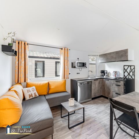 Mobilheim 6 Personen - Mobilheim Premium 33m² (3 Zimmer) + Geschirrspülmaschine + Bett 160 + Halbüberdachte Terrasse 15m².