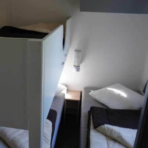 Mobilheim 7 Personen - Mobilheim Standard 32 m² 3 Zimmer + 12m² halbüberdachte Terrasse (9m²) 6/7 Pers.