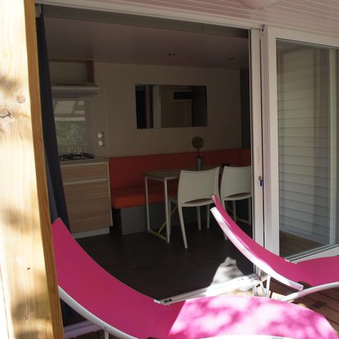 Mobilheim 4 Personen - Mobilheim Premium 32m² 2 Schlafzimmer + 2 Bäder + überdachte Terrasse 9m² + TV + Klima 4 Pers.