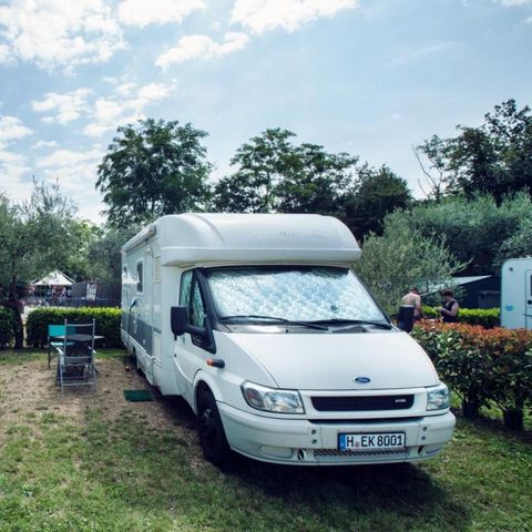 Stellplatz - Stellplatz Komfort Groß - 75m² - 6 AMP