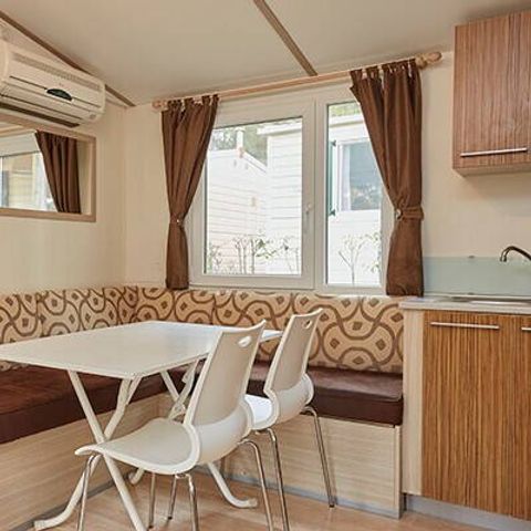 Mobilheim 4 Personen - Comfort | 2 Schlafz. | 4 Pers. | Erhöhte Terrasse | Klimaanlage | TV