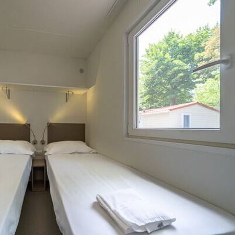 Mobilheim 6 Personen - Comfort | 3 Schlafz. | 6 Pers. | Erhöhte Terrasse | Klimaanlage