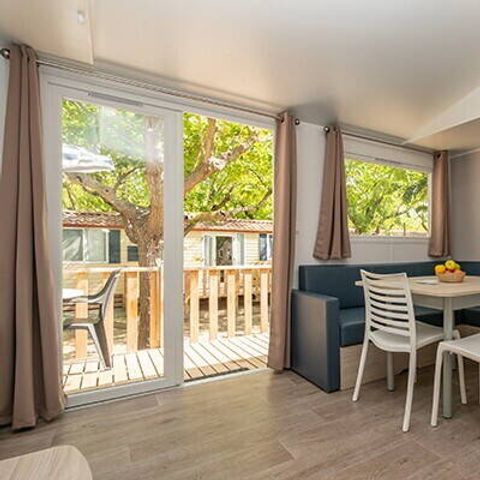 Mobilheim 6 Personen - Comfort | 3 Schlafz. | 6 Pers. | Erhöhte Terrasse | Klimaanlage